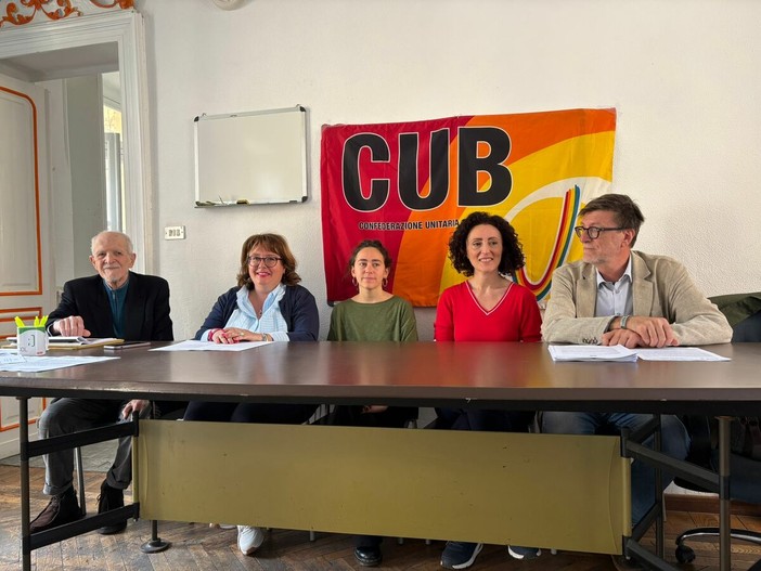 Paola Catone (al centro) con l'avvocato Simone Bisacca (a fianco)