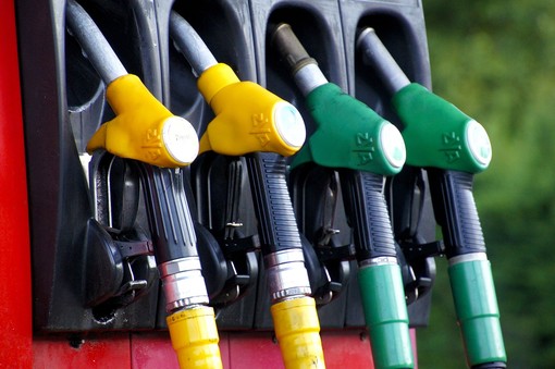 Rincari carburante, Faib-Confesercenti ironizza: “Trovati i colpevoli: i benzinai...&quot;