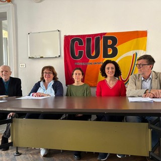 Paola Catone (al centro) con l'avvocato Simone Bisacca (a fianco)