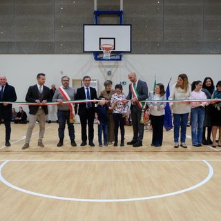 Collegno, alla scuola Matteotti inaugurata la palestra con le famiglie di Borgata Paradiso e con le associazioni