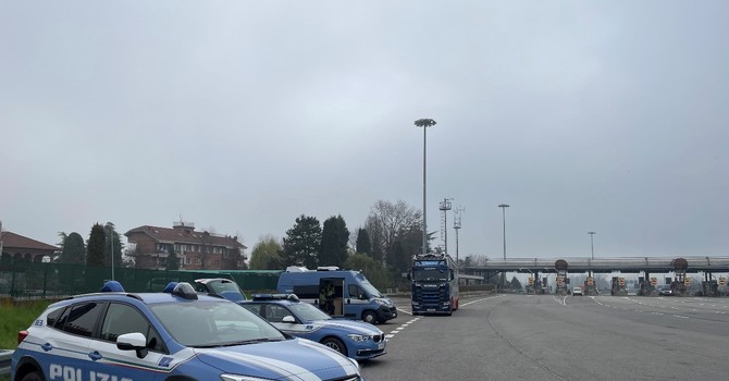 Rivoli, guidava tir in tangenziale ubriaco: maxi-multa e sequestro del camion Rivoli, guidava tir in tangenziale ubriaco: maxi-multa e sequestro del camion
