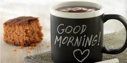 Con una tazza personalizzata 'il buongiorno si vede dal mattino'