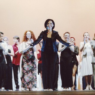 Teatro Astra sold out per Adriana Cava: &quot;La danza: la mia vita&quot;. Un viaggio nel tempo attraversa la carriera della coreografa torinese