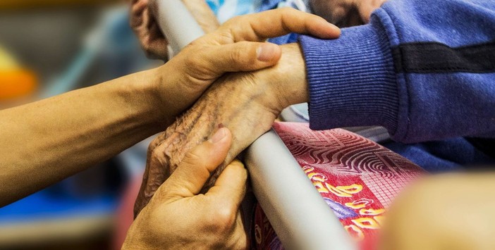 Residenze per anziani in Piemonte: dal 1° gennaio aumenti fino al 10% sulle rette