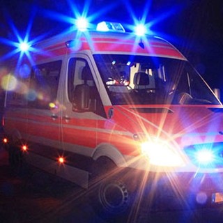ambulanza notte - foto di archivio