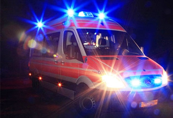 ambulanza notte - foto di archivio