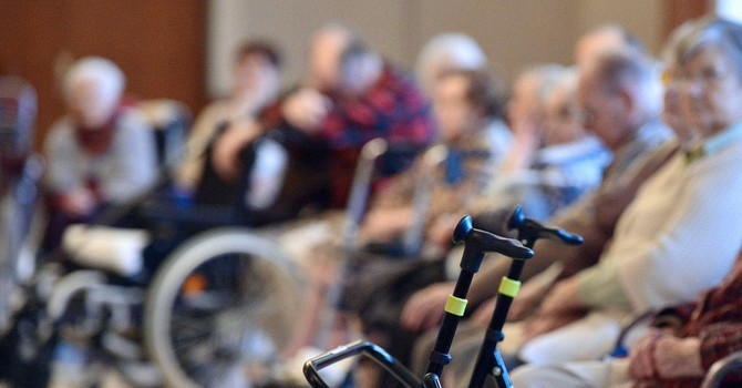 Non autosufficienza, a rischio 1000 famiglie con anziani e disabili: il Consorzio Ovest solidale anticipa 860mila euro