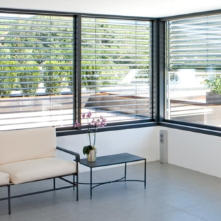 Infissi in PVC o alluminio: differenze, vantaggi e come scegliere quelli giusti