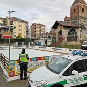 La pista da pattinaggio ripristinata dopo il danneggiamento La pista da pattinaggio ripristinata dopo il danneggiamento