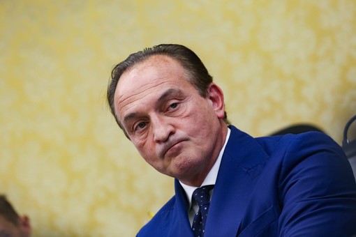 Un perplesso presidente della Regione Alberto Cirio Un perplesso presidente della Regione Alberto Cirio