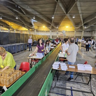Torinesi al voto, ecco come schede e manifesti arrivano ai seggi. Il Comune: "Linguaggio inclusivo alle urne" [VIDEO]