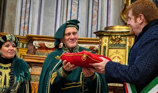 Al via il Carnevale di Rivoli: consegnate le chiavi della Città al Conte Verde