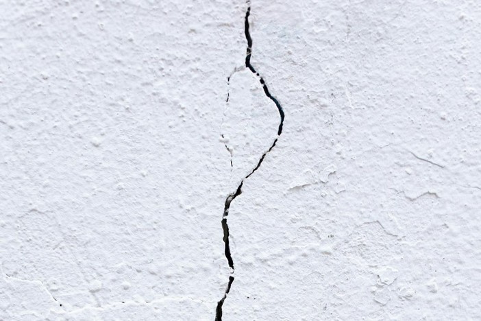 Le Crepe nei Muri: Cause, Conseguenze e Soluzioni Innovative Le Crepe nei Muri: Cause, Conseguenze e Soluzioni Innovative