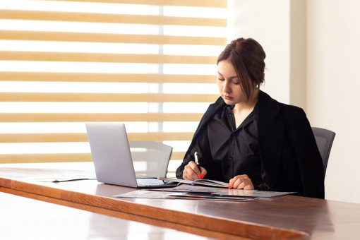 5 servizi online che ogni freelance dovrebbe conoscere 5 servizi online che ogni freelance dovrebbe conoscere