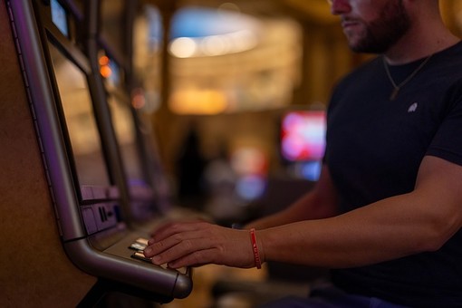 Slot machine online: i generi più gettonati e le caratteristiche tecniche con cui vengono espressi