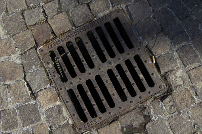 Collegno, cambia la gestione di caditoie e griglie