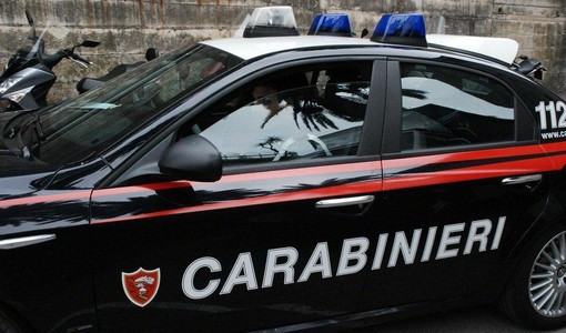 Rivoli, bimbo chiuso in un'auto: salvato da una pattuglia dei Carabinieri
