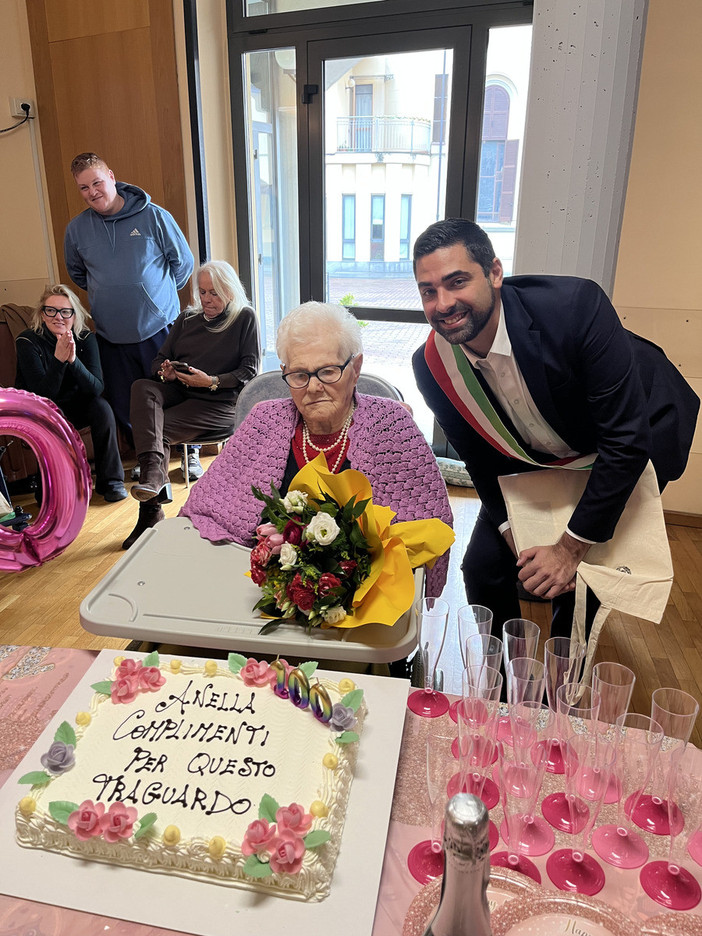Anche il sindaco Gaito ha festeggiato i 100 anni della signora Guglielmelli