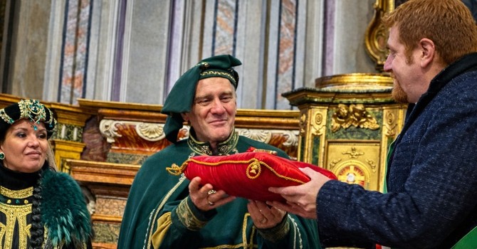 Al via il Carnevale di Rivoli: consegnate le chiavi della Città al Conte Verde Al via il Carnevale di Rivoli: consegnate le chiavi della Città al Conte Verde