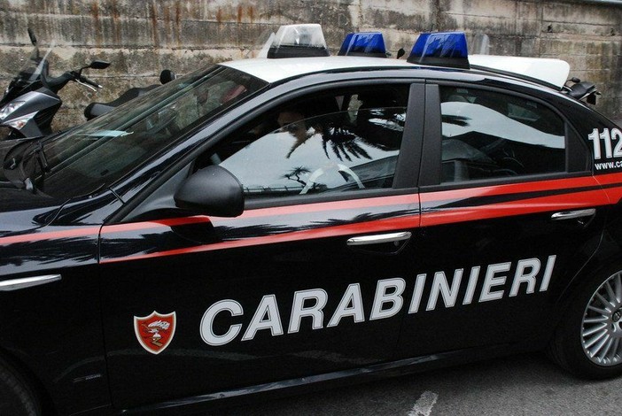 Rivoli, bimbo chiuso in un'auto: salvato da una pattuglia dei Carabinieri
