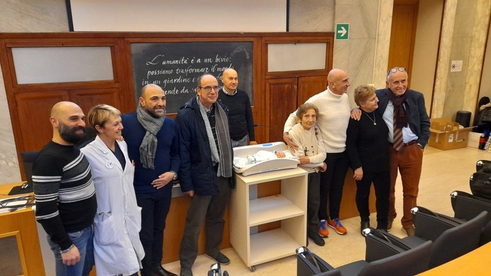 Bilancia, fonendoscopio e scalda siringhe: un aiuto al Sant'Anna Bilancia, fonendoscopio e scalda siringhe: un aiuto al Sant'Anna