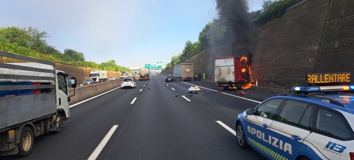 Furgone in fiamme poco prima di Interporto Sito
