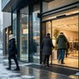 Porte aperte, consumi più bassi: le barriere d’aria cambiano gli ingressi degli esercizi commerciali Porte aperte, consumi più bassi: le barriere d’aria cambiano gli ingressi degli esercizi commerciali