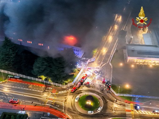 I vigili del fuoco hanno lavorato tutta la notte I vigili del fuoco hanno lavorato tutta la notte