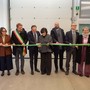 Una immagine del taglio del nastro della nuova sede