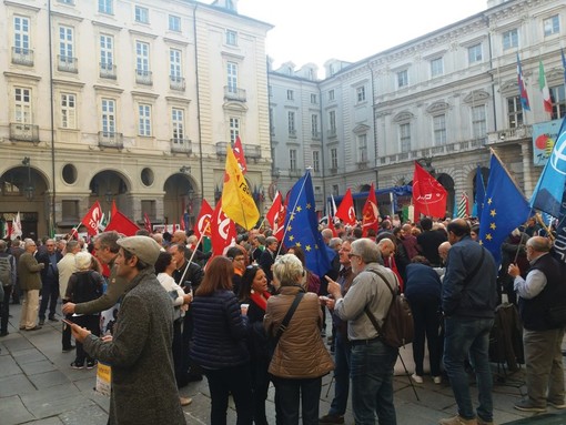 La manifestazione &quot;Mai più fascismi&quot; lo scorso ottobre in piazza Palazzo di Città, a Torino