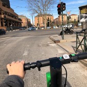 Bici, monopattini e scooter in sharing tra Torino e la cintura: ecco gli operatori per i prossimi 3 anni