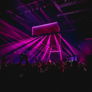 Cosa si fa in un night club durante una serata?