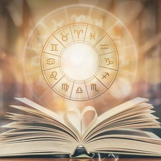 Ecco cosa ci dicono le stelle per i prossimi giorni: l’Oroscopo di Corinne del Natale