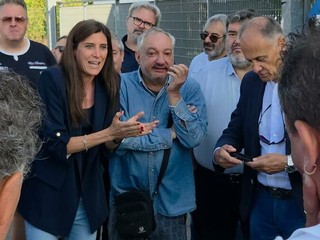 Assemblea dei lavoratori ai cancelli della Primotecs di Avigliana Assemblea dei lavoratori ai cancelli della Primotecs di Avigliana
