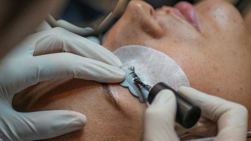 Prodotti per la laminazione delle ciglia: come scegliere formule efficaci e sicure Prodotti per la laminazione delle ciglia: come scegliere formule efficaci e sicure