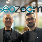 SEOZoom compie 10 anni e definisce il futuro della ricerca: nasce l'Osservatorio e la nuova Suite SEO+GEO SEOZoom compie 10 anni e definisce il futuro della ricerca: nasce l'Osservatorio e la nuova Suite SEO+GEO