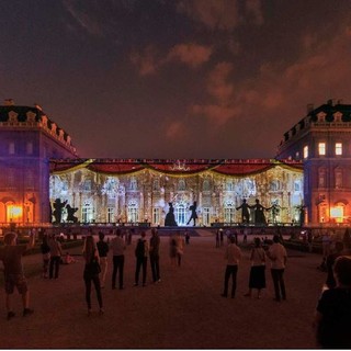 Migliaia di candele, spettacoli e aperitivi al tramonto: tornano le Sere d’Estate alla Reggia di Venaria