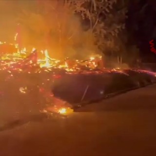 Napoli, incendio nel Parco archeologico di Longola