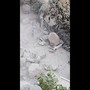 Terremoto a Pozzuoli, il costone crolla e travolge le auto Terremoto a Pozzuoli, il costone crolla e travolge le auto