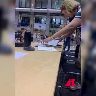 Imprevisto a Bruxelles, pioggia nella sala stampa del Consiglio europeo