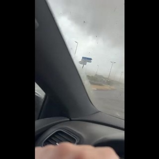 Tornado in Francia, la furia devastatrice filmata da un automobilista