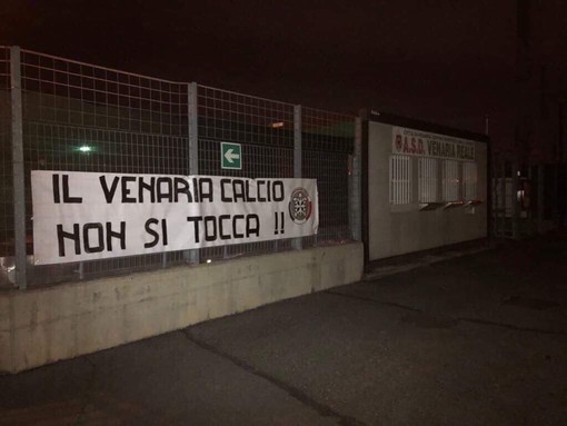 Striscione di CasaPound contro la chiusura dell'impianto calcistico a Venaria