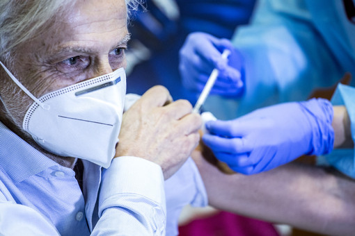 Vaccinazioni anti-Covid: in Piemonte parte la campagna 2026-2027 con il vaccino aggiornato