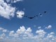 Caccia, bombardieri e l'Air Force One nei cieli di Washington prima della gara Indycar