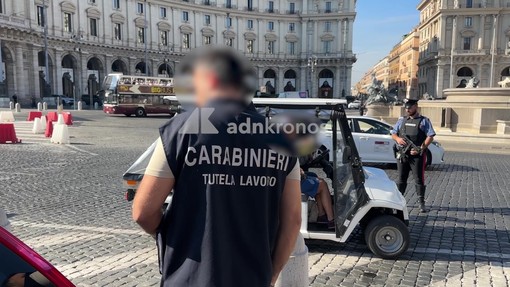 Golf car, blitz dei carabinieri del Nucleo ispettorato del lavoro: il video dei controlli a Roma