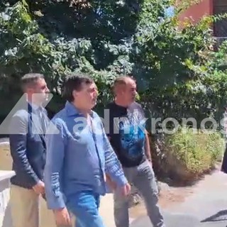 Attentato a Ranucci, Lavitola lascia la sua abitazione accompagnato dai carabinieri