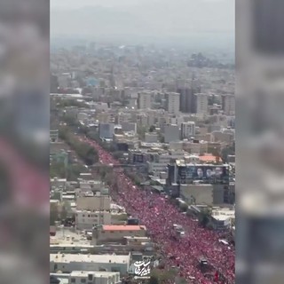 Funerali Khamenei, centinaia di migliaia di iraniani nelle strade: il video dall'alto Funerali Khamenei, centinaia di migliaia di iraniani nelle strade: il video dall'alto