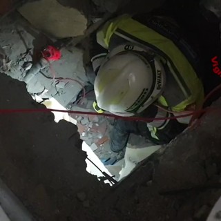 Donna e figli intrappolati sotto le macerie in Venezuela, Vigili del Fuoco italiani al lavoro Donna e figli intrappolati sotto le macerie in Venezuela, Vigili del Fuoco italiani al lavoro
