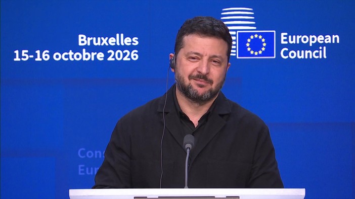 "Si sente il capro espiatorio di Trump?", il silenzio di Zelensky diventa un siparietto