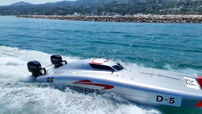 Grande spettacolo delle F1 del mare a Rodi Garganico Grande spettacolo delle F1 del mare a Rodi Garganico